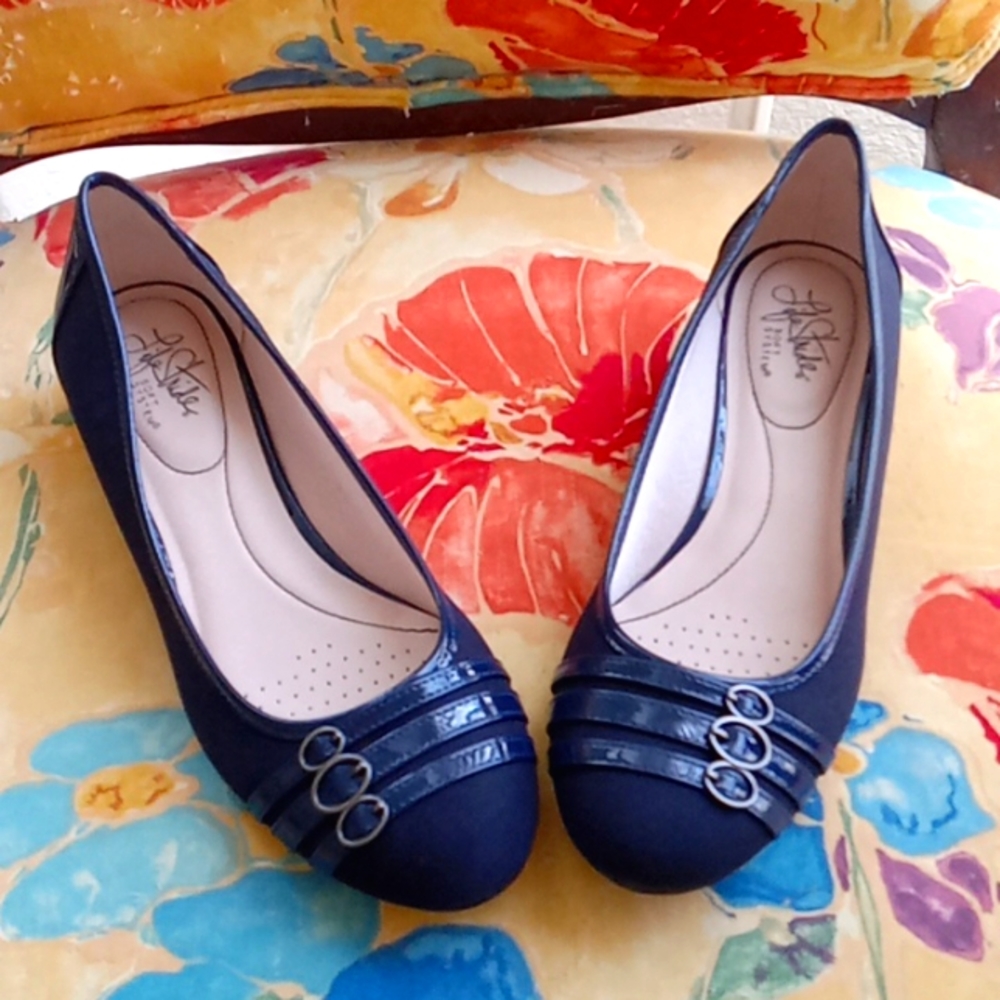 Life Stride. Navy Blue 9M. Wedge Pump. Super Comfortable Slip Ons. New.